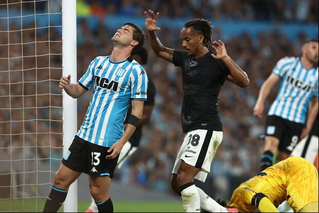 André Carrillo fue titular en la eliminación de Corinthians ante Racing Club. (Foto: AFP)