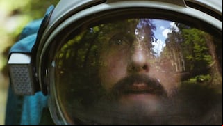 Cuáles son las diferencias entre el libro y la película “Spaceman” protagonizada por Adam Sandler