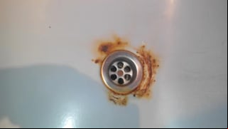 Qué hago si mi bañera está picada: tips para arreglarla