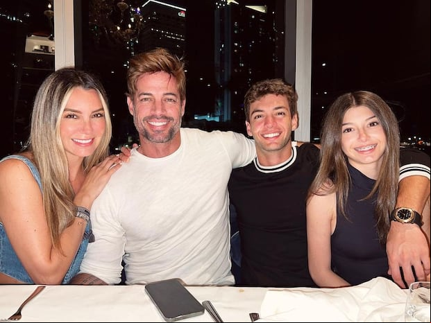 Elizabeth junto a William y sus dos hijos (Foto: Elizabeth Gutiérrez / Instagram)
