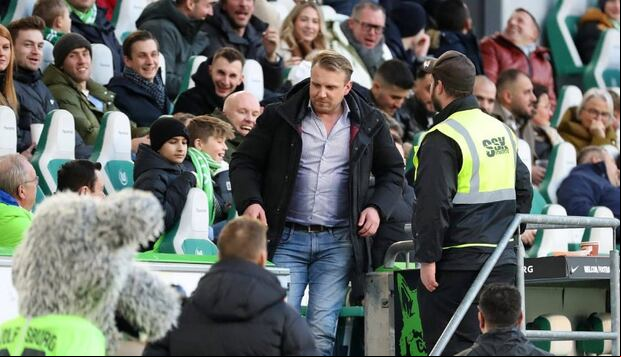 Tobias Krull ingresó para sustituir al cuarto árbitro del partido. (Foto: X).