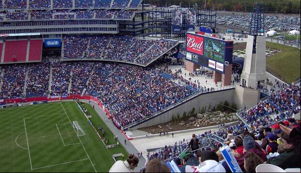 Gillette Stadium: El estadio de Boston recibió partidos de las Eliminatorias de Copa del Mundo, la Copa de Oro de la CONCACAF y la Copa MLS 2002. Desde su inauguración hasta 2006 tuvo césped natural, mientras que desde 2007 pasó a ser un terreno artificia