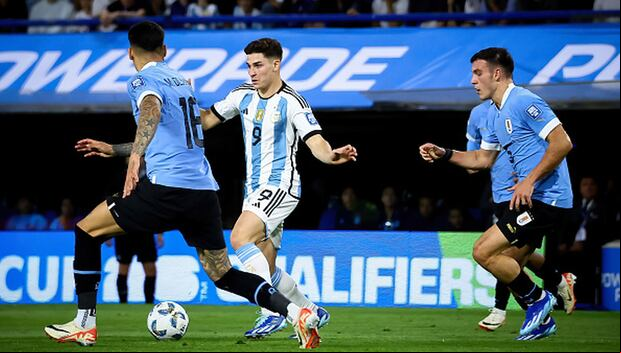 Uruguay and Argentina face off this Friday, March 21, at the Centenario Stadium in Montevideo for Matchday 13 of the 2026 Qualifiers. (Photo: Getty Images)