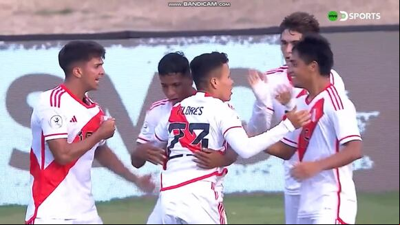 Gol de Flores para el 1-0 de Perú vs. Chile por el Preolímpico. (Video: DSports)