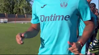 Con ‘callejón oscuro’: Renato Tapia se sumó a los entrenamientos de Leganés y así fue recibido