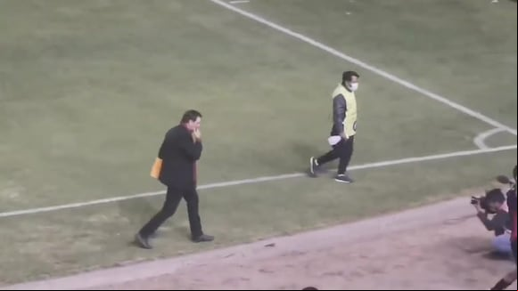 Néstor Lorenzo y su emotiva despedida tras dirigir su último partido con Melgar. (Video: Disfusión)