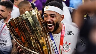 ¿Y para Carrillo? Depay y la cláusula que haría que se lleve casi todo el premio que ganó Corinthians