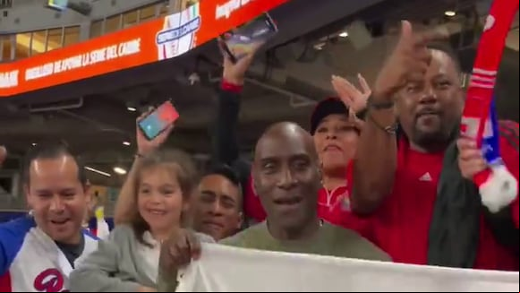 Así se vivió la clasificación de Panamá a semifinales de la Serie del Caribe. (Video: @federalesdechi)