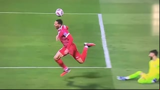 Generó penal para Siria: la descomunal falta a Sabbag en la derrota ante Irán por Copa Asia