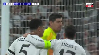 ¡Estuvo gigante! Courtois atajó penal de Saka y salvó al Real Madrid vs. Arsenal