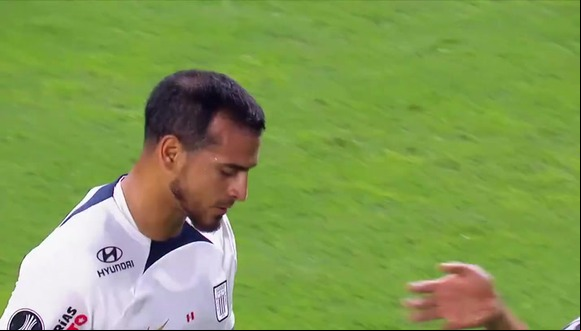 Autogol de Miguel Trauco para el 1-0 de Alianza Lima vs. Boca por Copa Libertadores (Video: @ESPNArgentina)