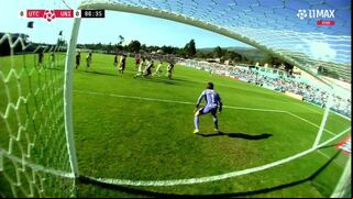 ¡Casi llega el 1-0! Cabezazo de Williams Riveros al palo en Universitario vs. UTC