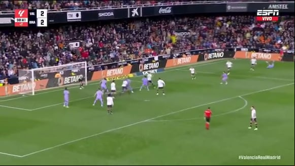 Jude Bellingham marcó el 3-2 del Real Madrid, pero el árbitro terminó el partido con el balón en el aire. (Video: ESPN)
