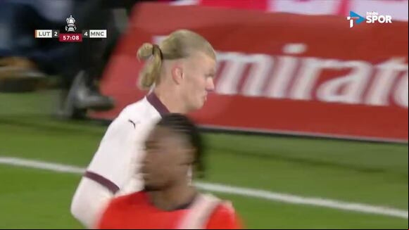 Quinto gol de Haaland para el 5-2 de Manchester City vs. Luton.