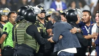 “Aprovecho para disculparme por ingresar a la cancha”: Navarro hizo mea culpa sobre suceso con Bruno Pérez