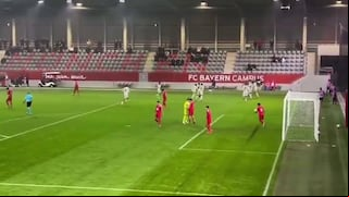 Felipe Chávez no tiene techo: estrenó nueva posición en el Bayern y se lució con asistencia ante Benfica